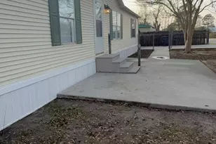 121 Thompson St, Fitzgerald, GA 31750 - Photo 2