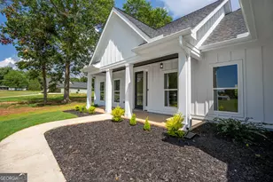 135 Oak Terrace Dr, Baldwin, GA 30511 - Photo 2