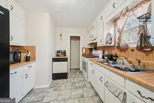 137 W James Cir, Hampton, GA 30228 - Photo 14