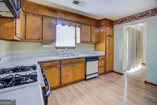 290 Lori Ln, Riverdale, GA 30296 - Photo 16