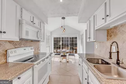 720 Glenleaf Drive, Peachtree Corners, GA 30092 - Photo 8