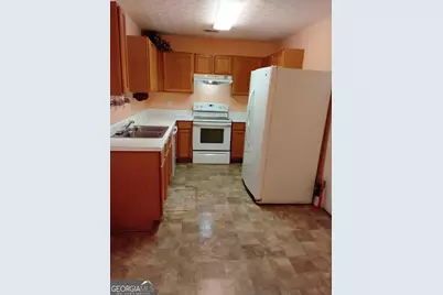 5735 Strathmoor Manor, Lithonia, GA 30058 - Photo 4