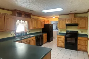 614 N Victory Dr, Lyons, GA 30436 - Photo 18