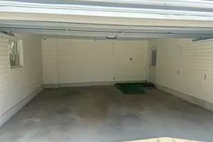 614 N Victory Dr, Lyons, GA 30436 - Photo 10