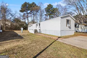 73 Lillian Cir, Stockbridge, GA 30281 - Photo 2