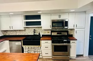 594 S 3rd St, Jesup, GA 31545 - Photo 16