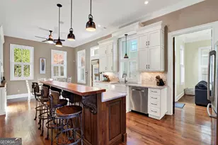 212 Houston St, Savannah, GA 31401 - Photo 8