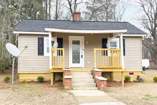 149 Akins St, Barnesville, GA 30204 - Photo 2
