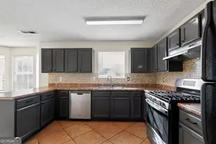 4627 Laura Pl, Lithonia, GA 30038 - Photo 8