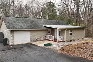 153 View St, Clarkesville, GA 30523 - Photo 2