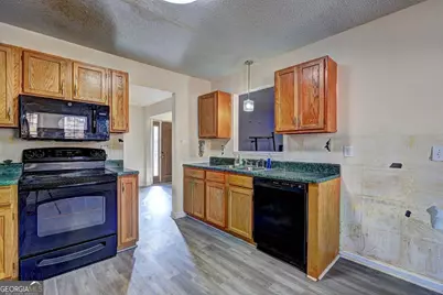 3338 Lindale Court, Ellenwood, GA 30294 - Photo 10