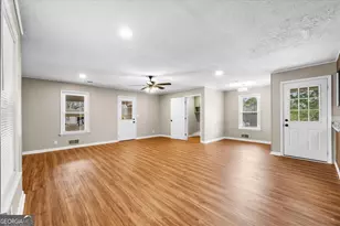 317 E Barnett St, Washington, GA 30673 - Photo 12
