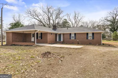 317 E Barnett St, Washington, GA 30673 - Photo 2