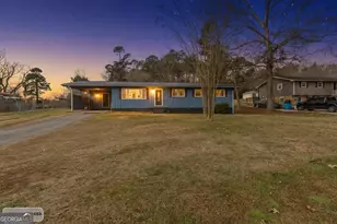 824 Diamond Cir, Lafayette, GA 30728 - Photo 1