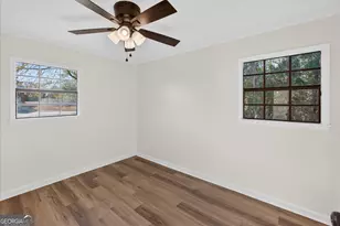 370 S 6th St, Jesup, GA 31545 - Photo 12