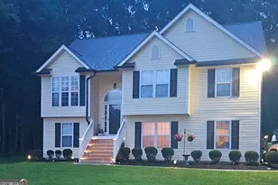 90 Hollow Oaks Ct, Newnan, GA 30263 - Photo 2