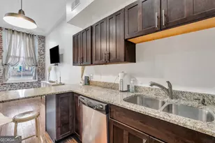 310 W Broughton St, Savannah, GA 31401 - Photo 20