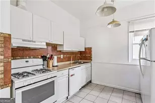 1079 Tumlin St NW, Atlanta, GA 30318 - Photo 4