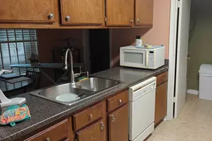 887 Brandy Oaks Ln, Stone Mountain, GA 30088 - Photo 4