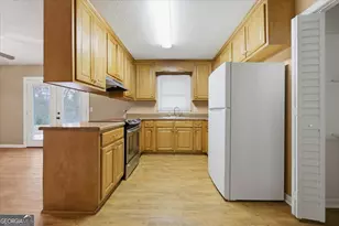 223 Randy Cir, Warner Robins, GA 31088 - Photo 8