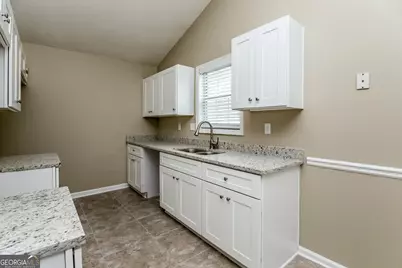 831 Rosewood Circle, Jonesboro, GA 30238 - Photo 6