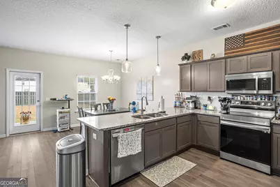 199 Brightleaf Circle, Hinesville, GA 31313 - Photo 6