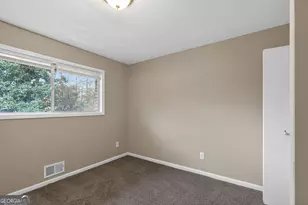 1093 S Indian Creek Dr, Stone Mountain, GA 30083 - Photo 6