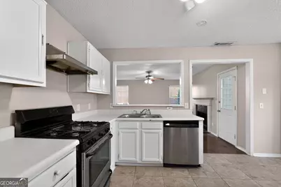 2046 Lown Farm Trail, Lithonia, GA 30058 - Photo 14