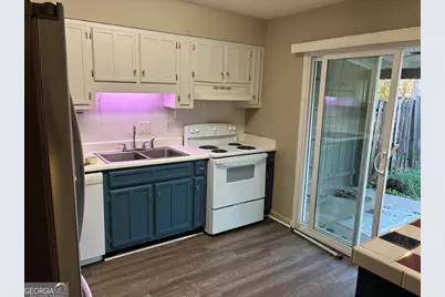 146 Stoneridge Drive, Warner Robins, GA 31088 - Photo 2