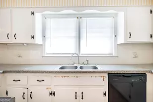 1739 Houston Lake Rd, Perry, GA 31069 - Photo 12