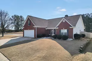 1501 Queen Elizabeth Dr, Locust Grove, GA 30248 - Photo 2