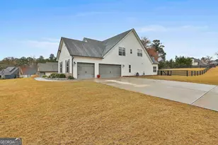 153 N Cove Dr, Newnan, GA 30263 - Photo 2