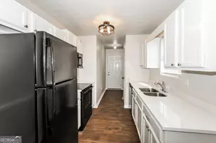 9430 Sleepy Hollow Ln, Jonesboro, GA 30238 - Photo 6