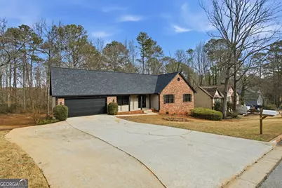 2645 Laurel Woods Lane SE, Conyers, GA 30094 - Photo 2