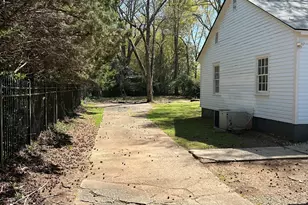1875 Lumpkin St, Athens, GA 30606 - Photo 4