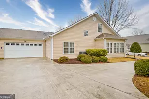 403 Commonwealth Cir, Newnan, GA 30263 - Photo 4