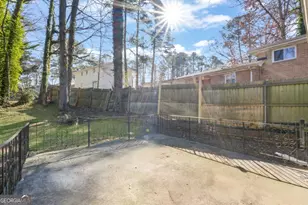 1918 Valley Ridge Dr SW, Atlanta, GA 30331 - Photo 10
