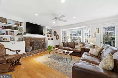 5410 Sandell Court, Dunwoody, GA 30338 - Photo 4