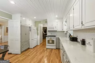 84 Oak Creek Cir, Toccoa, GA 30577 - Photo 10