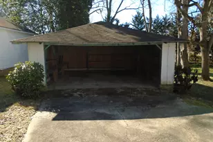 149 Holmes St, Barnesville, GA 30204 - Photo 4