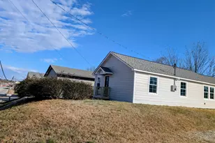 481 W Currahee St, Toccoa, GA 30577 - Photo 34