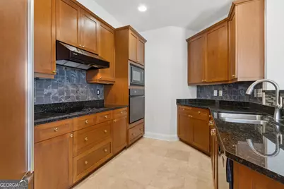 2828 Peachtree Road NE # 802, Atlanta, GA 30305 - Photo 30