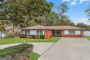 1046 Live Oak Dr, Hinesville, GA 31313 - Photo 2