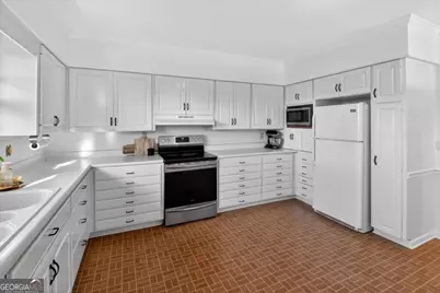 111 E Banks Street, Glennville, GA 30427 - Photo 14