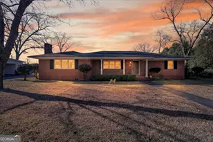 111 E Banks St, Glennville, GA 30427 - Photo 1