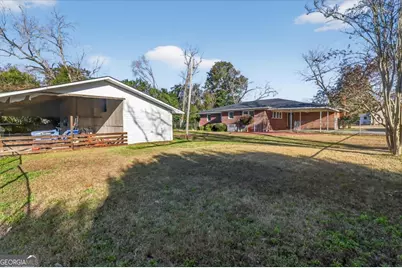 111 E Banks Street, Glennville, GA 30427 - Photo 34