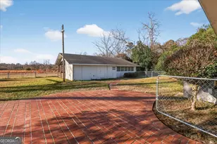 111 E Banks St, Glennville, GA 30427 - Photo 36