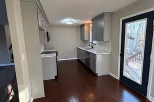 145 S Meadowcliff Cir, Carrollton, GA 30116 - Photo 4