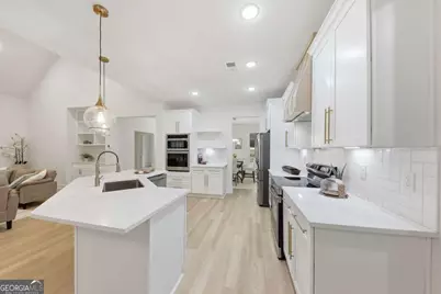 370 Harbour Shores Drive, Jackson, GA 30233 - Photo 2