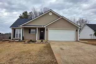 14 Huntington Dr, Grantville, GA 30220 - Photo 1